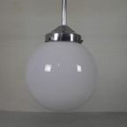 Oude Schoollamp Met Glazen Bol In Opaalglas, Jaren 30 thumbnail 6