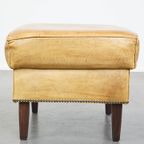 Comfortabele, Charmante, Licht Gekleurde Vintage Engelse Stijl Rundleren Oorfauteuil + Hocker thumbnail 17