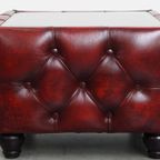 Set Van 2 Rundleren Chesterfield Bijzet/ Salontafels In Een Mooie Rode Kleur Met Glazen Bladen thumbnail 6
