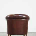 Comfortabele, Stoere, Cognac Kleurige Schapenleren Clubfauteuil Met Karakteristiek Zitkussen thumbnail 5