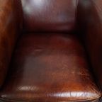 Charmante Rundleren Clubfauteuil In Engelse Stijl Met Een Vast Zitkussen En Een Prachtig Patina thumbnail 6