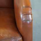 Luxe Cognac-kleurige Schapenleren Armchair Met Ronde Vormen En Een Uniek Design thumbnail 11
