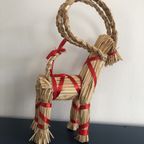 Zweedse Julbock Van Stro Met Rood Lint 33Cm Hoog thumbnail 4