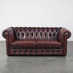 Waanzinnig Gekleurde Donkerrood Gevlamde En Comfortabele Rundleren 2.5 Zits Chesterfield Bank thumbnail 2