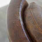 Statige En Comfortabele Generfde Rundleren Armchair Met Een Tijdloos Design En Een Mooie Kleur thumbnail 11