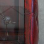 Mooie Rundleren Chesterfield Bijzet/ Salontafel In Een Mooie Rode Kleur Met Glazen Blad thumbnail 12