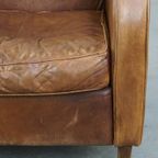 Cognac-Kleurige Rundleren Armchair Met Een Strak Design En Comfortabele Zit thumbnail 10