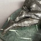 Moderne Kunst. "Tired Of Love" Marmer, Brons. thumbnail 3
