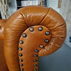 Classic Chesterfield Bank – Sc Mosterdbruin, Leer thumbnail 3