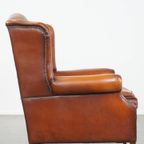 Comfortabele Schapenleren Oorfauteuil Met Een Warme Kleurstelling En Een Mooi Patina thumbnail 3
