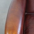 Vintage Karaktervolle Fauteuil Gemaakt Van Schapenleer Met Een Prachtige Warme Kleurstelling thumbnail 8