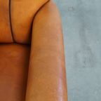 Mooie Schapenleren Design Armchair Met Een Luxe Afwerking Met Donkerbruine Biezen thumbnail 7