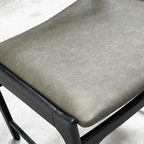 Vintage Houten Mid-century Modern Stoelen Opnieuw Bekleed Met Leer. thumbnail 2