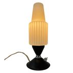 Ca. 1960 - Table Lamp With Ribbed Opaline Glass - Mounted On A Black Base thumbnail 2