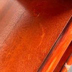 Vintage Koraalrode Sidetable Lyda Levi Voor Mcguire thumbnail 4