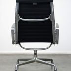 Zeer Mooie Design Vitra Draaifauteuil Model Ea 116 In Zwarte Stof thumbnail 5