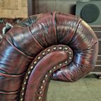 Chesterfield Medburn Fauteuil - Antiek Rood Met Knopenzit thumbnail 4