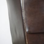 Prachtige Engelse Donkerbruine Rundleren Chesterfield Oorfauteuil Met Sierlijke Pootjes thumbnail 12