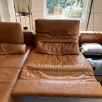 Design Sofa Van Het Belgische Merk Indera Model Luv In Cognac Leder Met Ingebouwd Relaxmechanisme thumbnail 4