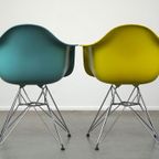 Set Van 4 Mooie En Kleurrijke Vitra Eamas Dar Design Eetkamerstoelen thumbnail 5