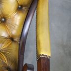 Sierlijke Rundleren Chesterfield Fauteuil Gecombineerd Met Hout thumbnail 9