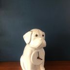 Jaren 80 Wit Keramiek Puppy/ Hond Met Op Zijn Buik Een Klok. Eighties Design Keramiek Bulldog thumbnail 2