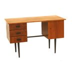 Vintage Bureau Met 3 Lades En Zwarte Poten Gemaakt In De Jaren '60 thumbnail 2