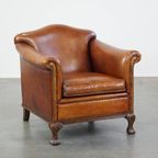 Zeer Mooie Schapenleren Fauteuil Met Een Luxe Vormgeving En Hout Gesneden Poten thumbnail 2