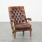 Comfortabele En Klassieke, Prachtig Gekleurde Engelse Rundleren Chesterfield Fauteuil thumbnail 3