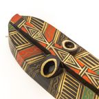 Langwerpig Zwart Afrikaans Houten Masker Beschilderd In Goud, Groen En Rood thumbnail 4