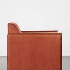 Luxe Art Deco Design Fauteuil Met Rode Stoffen Bekleding En Houten Details thumbnail 4