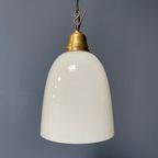 Hoge Opaline Glazen Hanglamp Met Messing Armatuur thumbnail 2