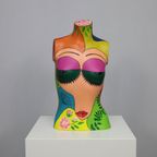 Decoratief Object Vrouwentorso In Pop-Art Stijl thumbnail 4