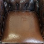 Karakteristieke, Statige Engelse Chesterfield Fauteuil Gemaakt Van Rundleer thumbnail 7