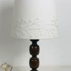 Houten Lamp Met Witte Geborduurde Kap thumbnail 2