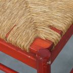 Leuke Rode Vintage Houten Jaren ’70 Stoel Met Een Gevlochten Rieten Zitting thumbnail 9
