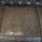 Zwarte 2.5 Zits Rundleren Engelse Chesterfield Bank Met Leuke, Luxe Details thumbnail 7