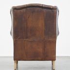 Comfortabele En Stoere Oorfauteuil Gemaakt Van Schapenleer En Strak Afgewerkt Met Zwarte Biezen thumbnail 5