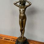 Bronzen Beeld Op Marmeren Voet Pitta Luga. thumbnail 2