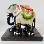 Vintage Oosterse Olifant Kleurrijk Op Teak Houten Plank thumbnail 3