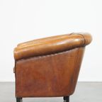 Karaktervolle Schapenleren Clubfauteuil Met Een Stoere, Sleetse Uitstraling En Een Mooi Patina thumbnail 6