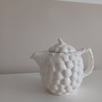 Kannetje, Tros Druiven. Wit, Geglazuurd, Barbotine Aardewerk. thumbnail 9