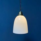 Hoge Opaline Glazen Hanglamp Met Messing Armatuur thumbnail 4