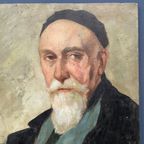 Portret Van Man Geschilderd Op Houten Paneel thumbnail 11