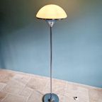 Modernistische Vloerlamp In Verchroomd Metaal En Wit Gesatin thumbnail 2