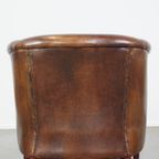 Tijdloze En Stoere Cognac-Kleurige Schapenleren Clubfauteuil Met Een Correcte Afwerking thumbnail 5
