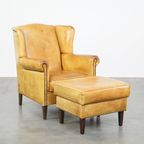 Comfortabele, Charmante, Licht Gekleurde Vintage Engelse Stijl Rundleren Oorfauteuil + Hocker thumbnail 2