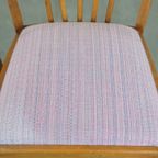 Leuke Set Van 2 Vintage Jaren '70 Eetkamerstoelen Met Gespijlde Rugleuning En Stoffen Zitting thumbnail 7