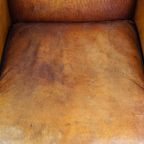 Subtiele En In Goede Staat Verkerende Schapenleren Oorfauteuil Op Messing Voorwieltjes thumbnail 10