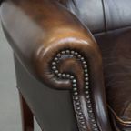 Grote En Stijlvolle, Donkerbruine Rundleren Chesterfield Oorfauteuil In Engelse Stijl thumbnail 6